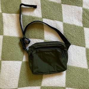 Fanny pack in Bay Laurel